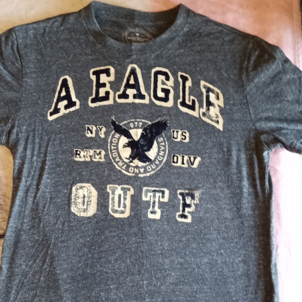American Eagle t-shirt. Gray. Sized Small.